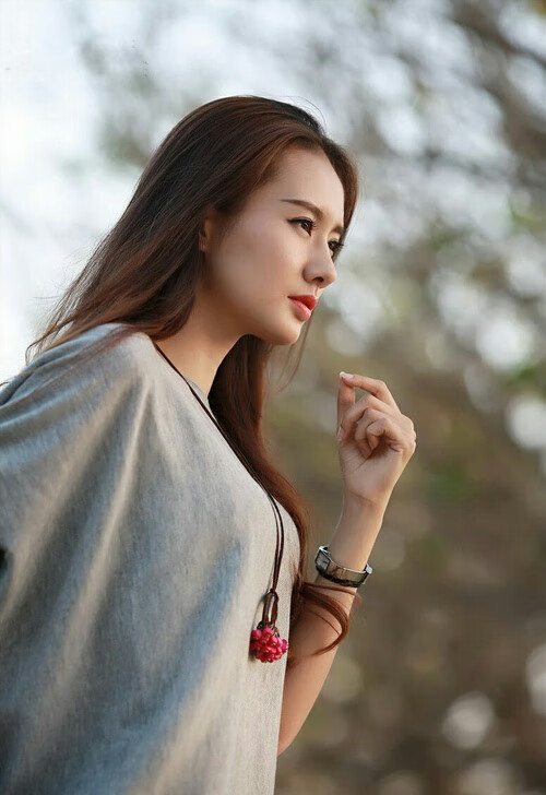 《女性玩家崭露头角：电竞舞台越发多元化》，女性玩家的头像